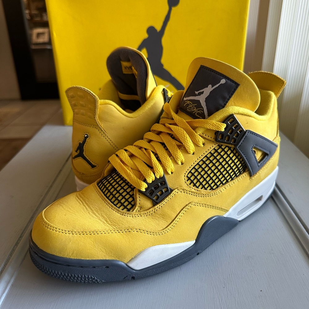 Air Jordan 4 retro “Lightning” 2021 (sz 11)